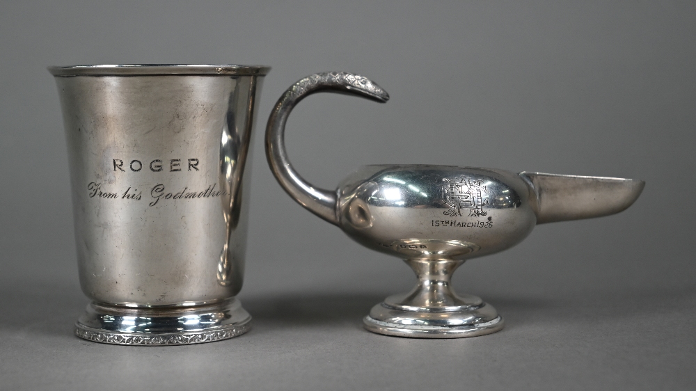 A small silver Christening mug, Birmingham 1935, to/w a small Aladdin's lamp style table lighter ( - Image 3 of 5