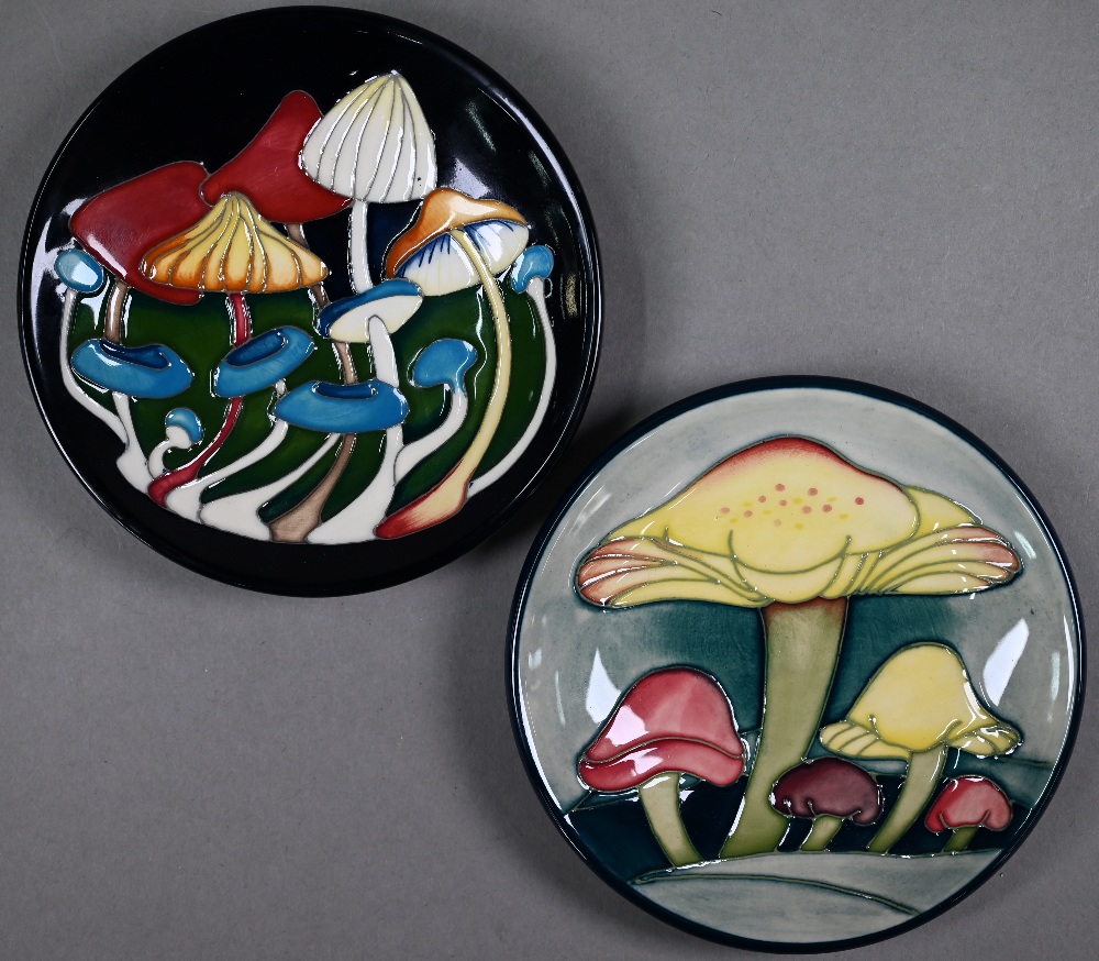Two boxed Moorcroft 12 cm dishes, 'Pixie Parasols' 2015 and 'Claremont Revival' 2013 (2) - Image 3 of 4