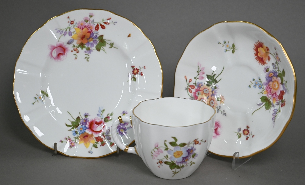 A quantity of Royal Crown Derby 'Derby Posies' tea ware etc (box) - Image 5 of 9