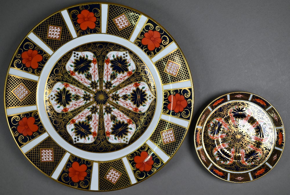 A set of six Royal Crown Derby Imari pattern coffee cans and saucers, 1917, to/w a 22 cm plate 197 - Image 2 of 8