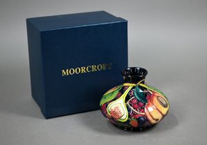 A box Moorcroft 'Queen's Choice' squat vase, 2000 10 cm high x 13 cm diam