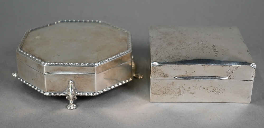 An octagonal silver cufflink box with cream watered silk and blue velvet lining, on winged pad feet, - Image 2 of 4