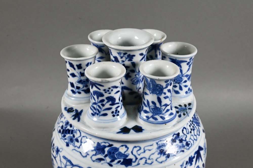 A 19th century Chinese blue and white tulip vase (tulipiere) with seven spouts, painted in tones - Image 3 of 8
