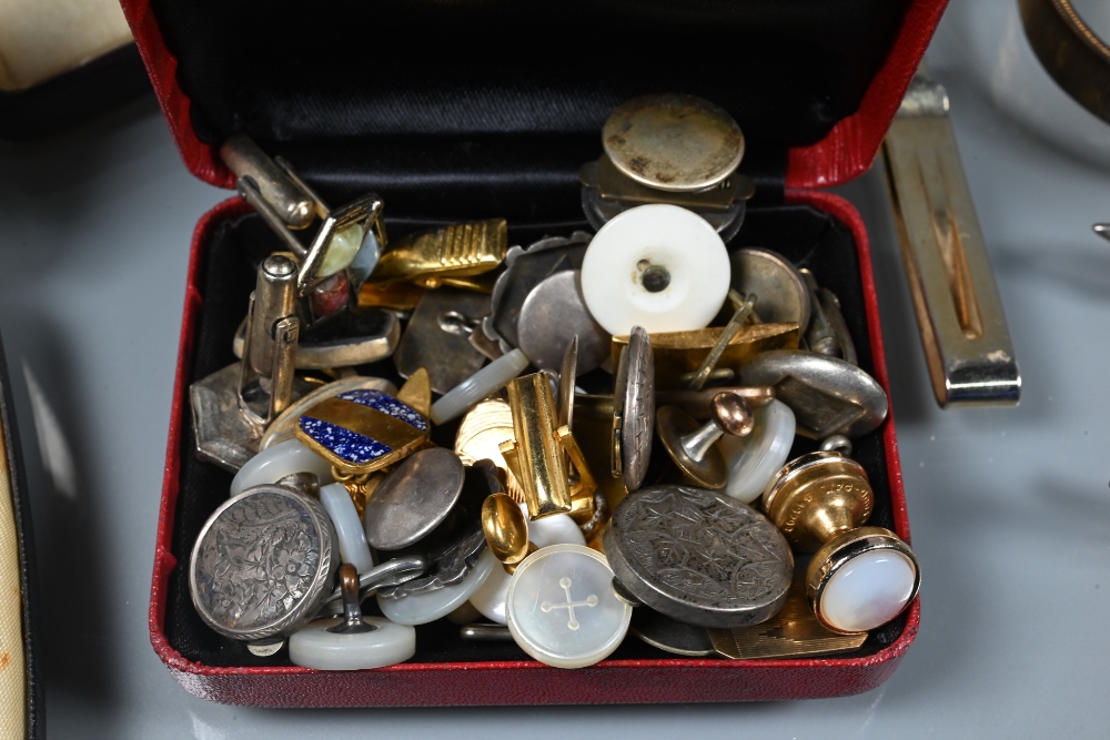 Gentleman's accoutrements including studs, cufflinks, buttons, shirt cuffs to/w various cigarette - Image 3 of 6