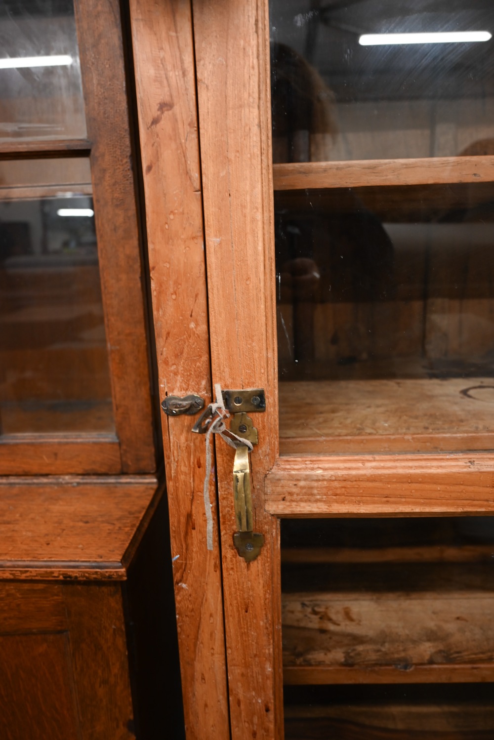 A stained hardwood bookcase with glazed sliding doors enclosing five shelves, 130 cm wide x 55 cm - Image 2 of 3