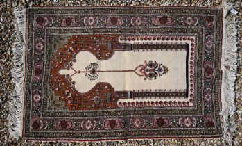 A Mihrab design cream ground prayer rug with rosette borders, 150 x 98 cm
