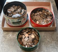 A large collection of copper half pennies, Edward VII-Elizabeth II, in three tins, in excess of 2,