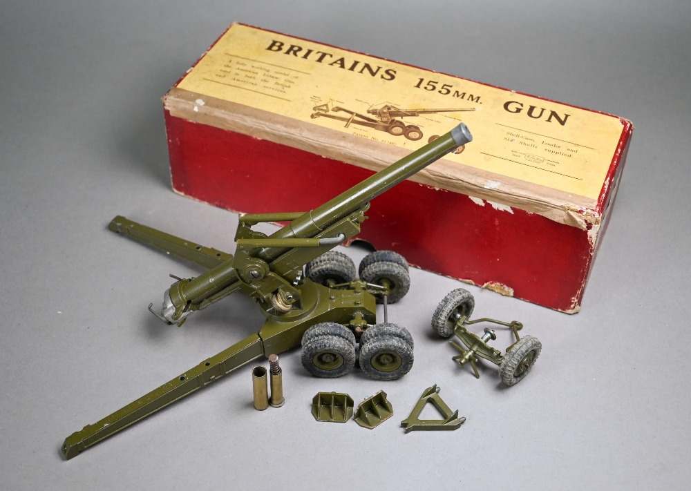 A boxed Britains 155mm gun, no 2064