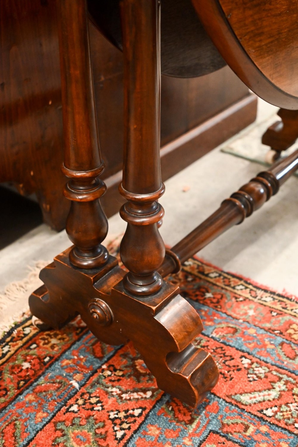 A Victorian mahogany Sutherland table with turned gate-leg action supports - Image 2 of 3