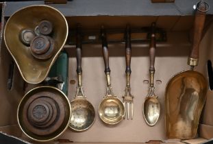 A vintage set of sweet-shop scales with scoop to/w a rack of brass kitchen implements with wooden