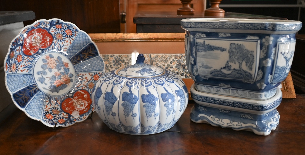 An Asian blue and white porcelain jardiniere on stand, 23 cm high, to/w a melon-shaped jar and - Image 2 of 3