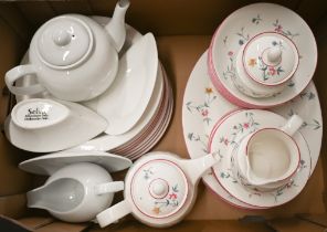 A Royal Doulton Avalon 'Expressions' dinner service and other ceramics (box)