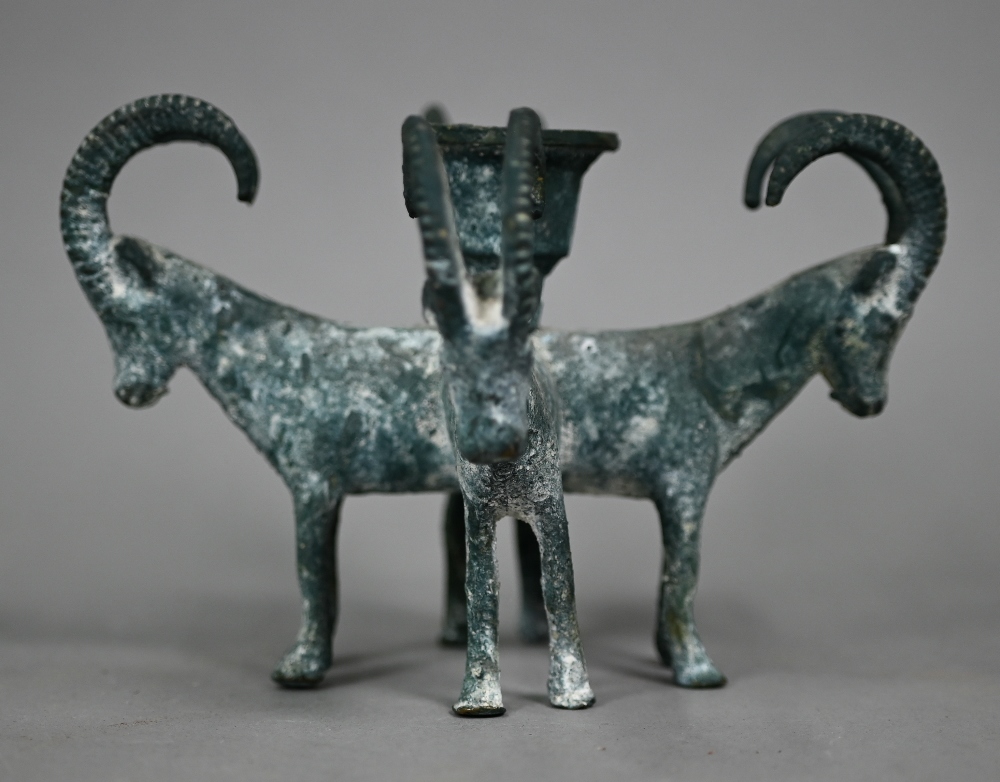 A verdigris-patinated candlestick supported by four goats, in the antique manner, 11 cm high - Image 2 of 4
