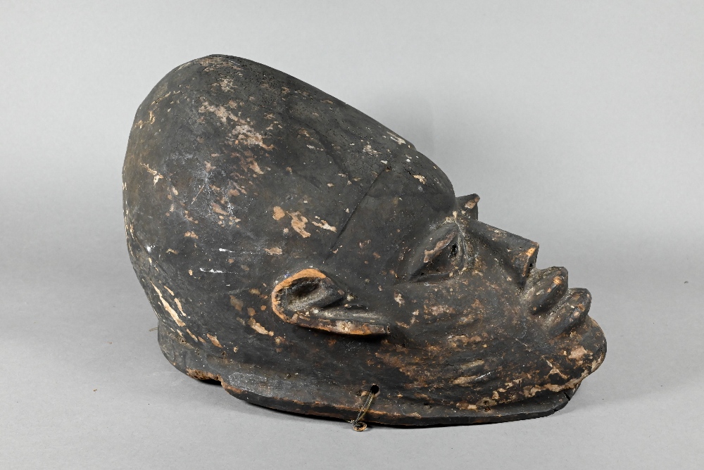 A 20th century stained and carved wood African tribal helmet mask, 32 cm - Image 4 of 6