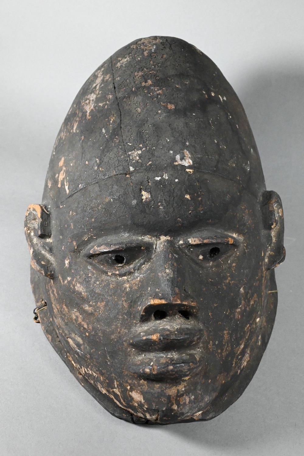 A 20th century stained and carved wood African tribal helmet mask, 32 cm - Image 2 of 6