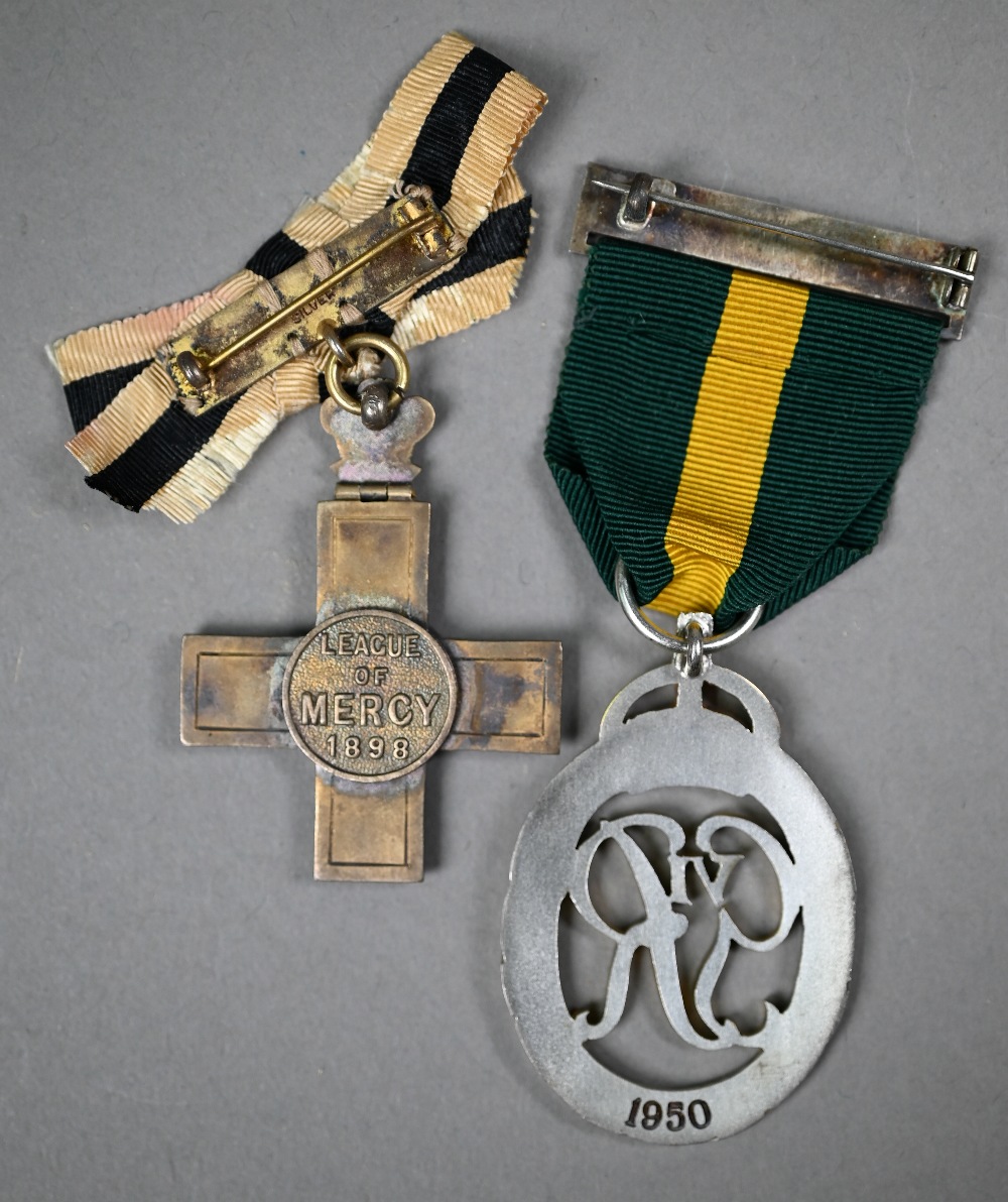 A group of 5 WWII period medals - 1939-45 Star; Africa Star; 1939 War Medal; Defence Medal; - Image 5 of 8