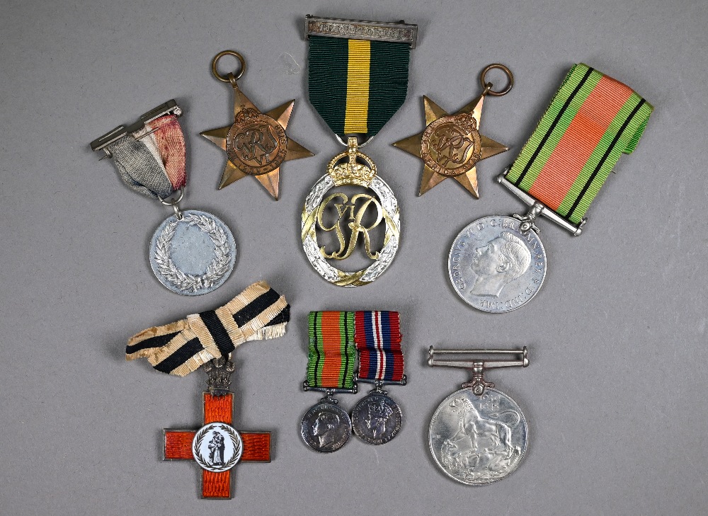 A group of 5 WWII period medals - 1939-45 Star; Africa Star; 1939 War Medal; Defence Medal;