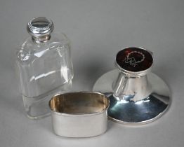 An Edwardian cut glass hip flask with silver cover and detachable beaker, London 1906, to/w a