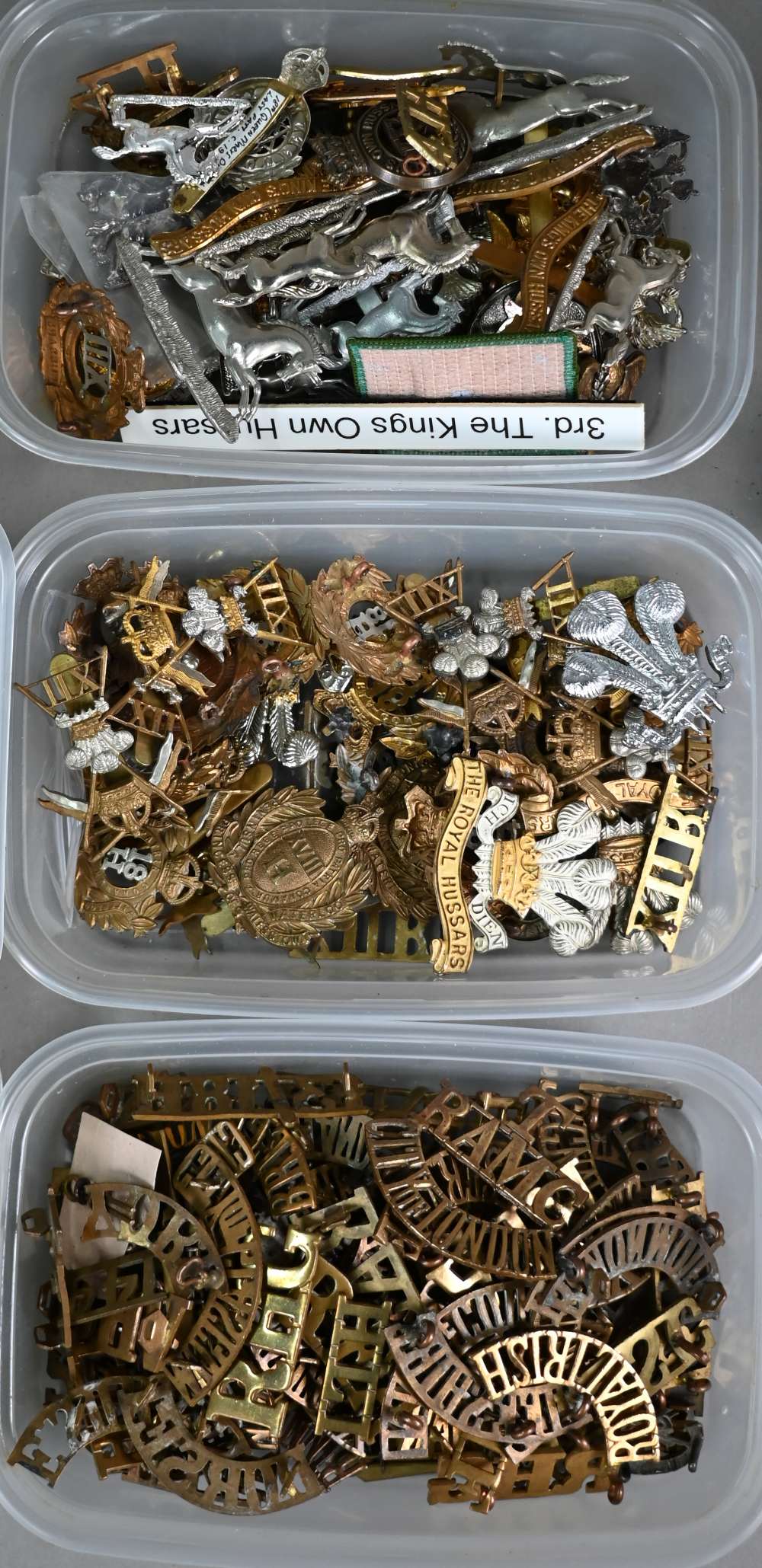 Approx 500 mostly British military cap badges, insignia, rank badges including cavalry regiments - - Image 4 of 5
