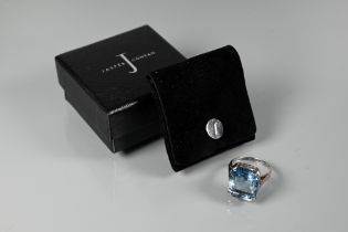 A rectangular step cut single stone aquamarine ring, in white metal unmarked setting, the stone 1.