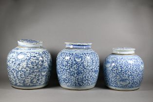 Three graduating Chinese blue and white sweet pea pattern ginger jars with covers painted in