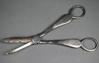 A pair of silver grape scissors, William Hutton & Son Ltd, Sheffield 1929, 3.9oz