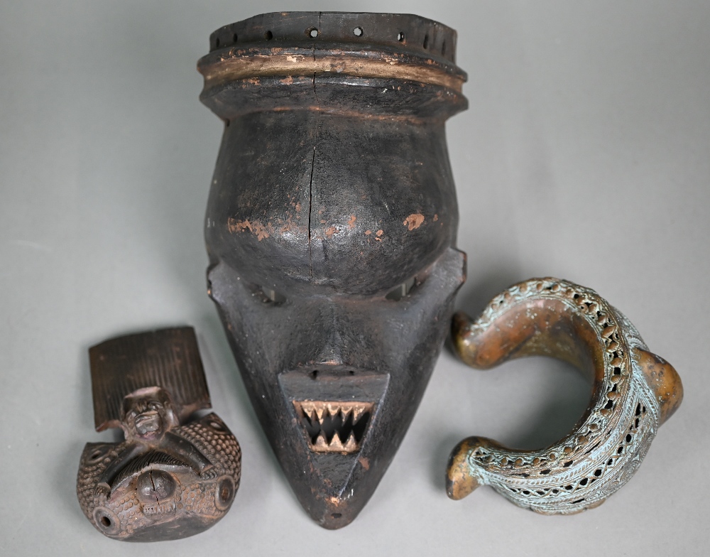 An antique African (probably Congo) tribal mask, with shapened teeth and pronounced forehead - Image 2 of 3