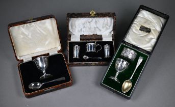 Two cased silver egg cups with spoons - one also with napkin ring - to/w a cased miniature condiment