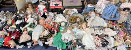 A large collection of modern and other collectors dolls