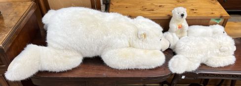 Four Steiff polar bears, each bears a label 'ARCO',