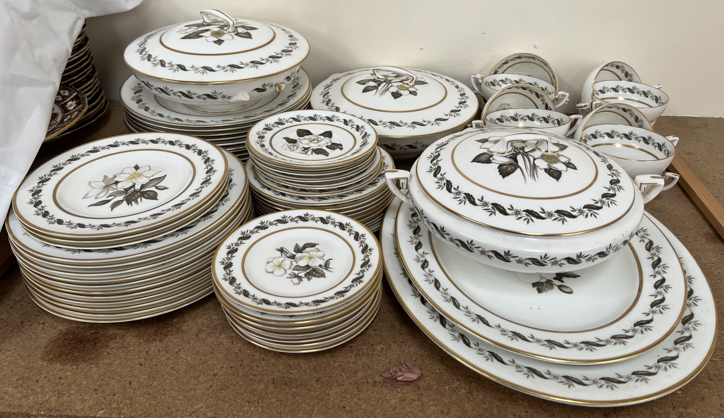 A Royal Worcester Bernina pattern part dinner set