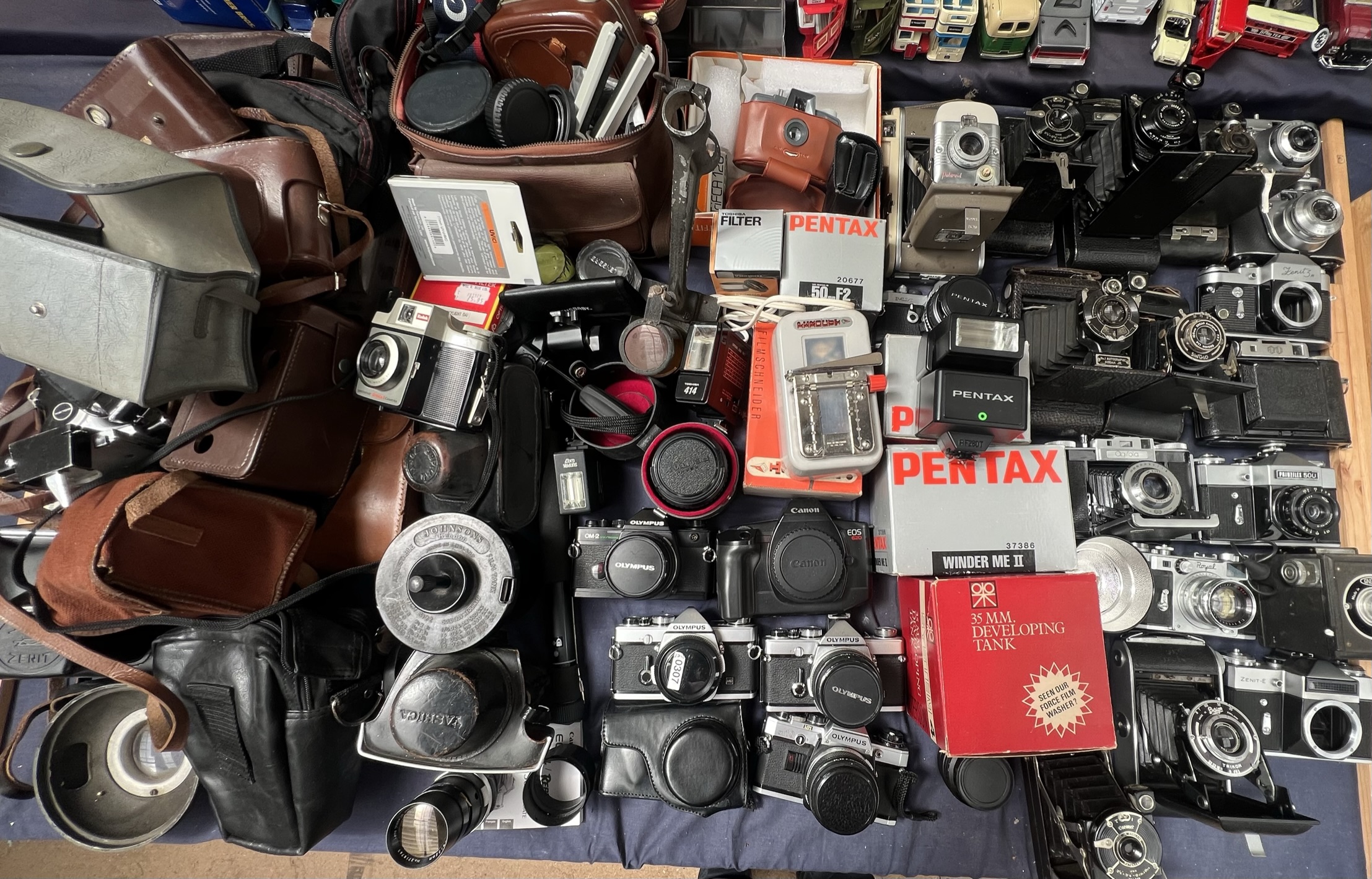 A large quantity of cameras including a Retinette IA, Ideal 35mm, No 2 Folding Brownie, a Zenit 3m,