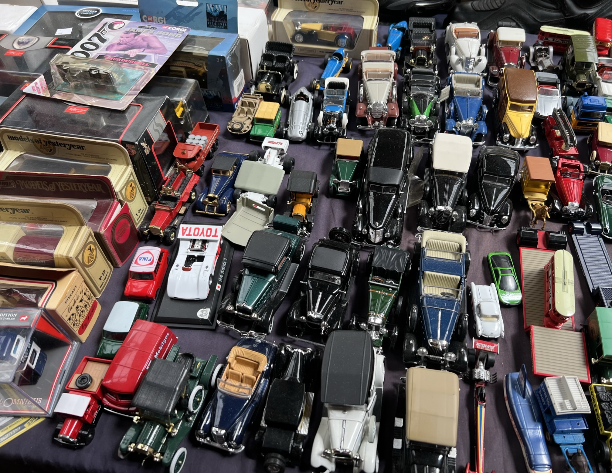 A large collection of model cars including Corgi, Lledo, - Image 4 of 5