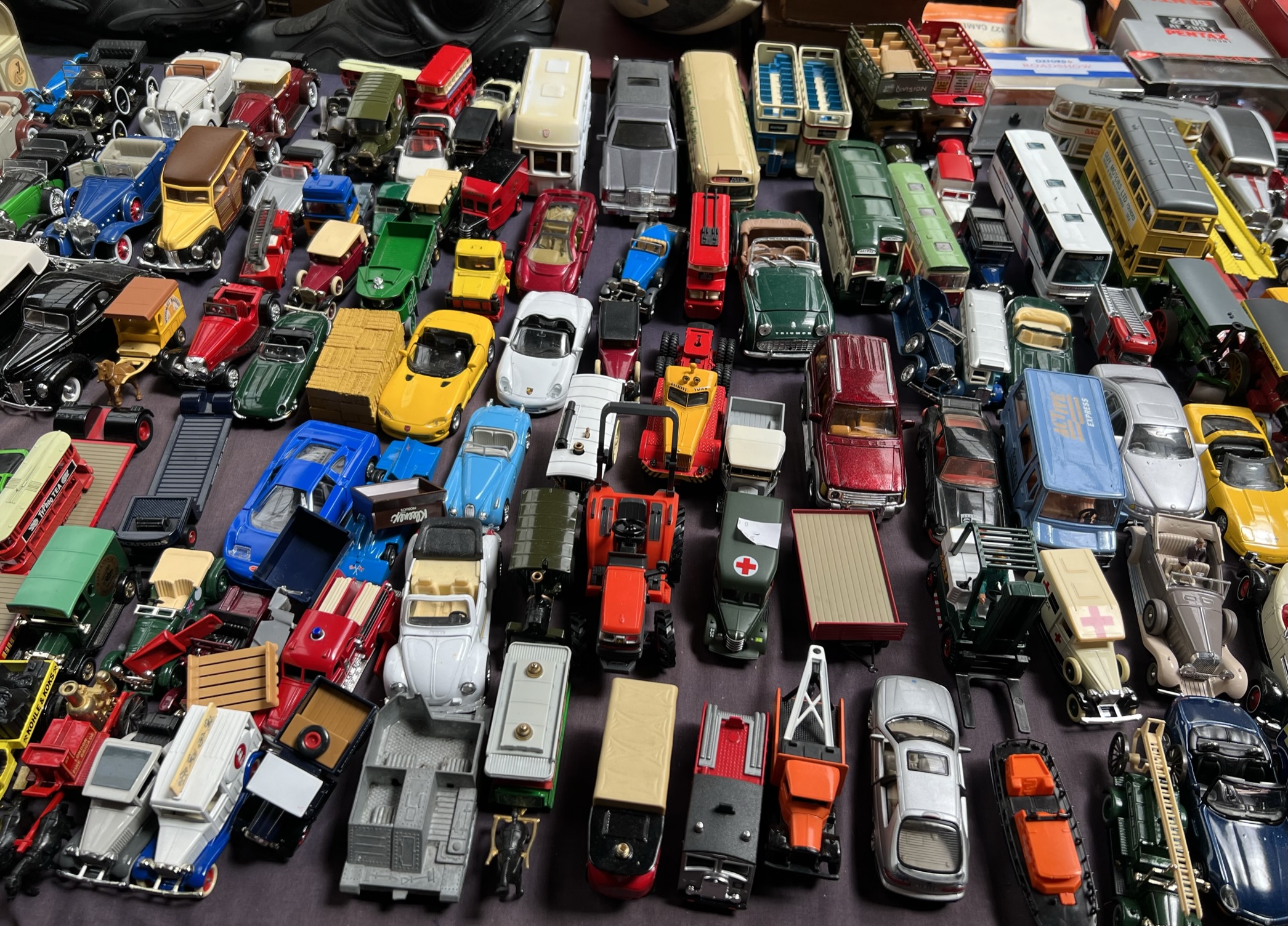 A large collection of model cars including Corgi, Lledo, - Image 3 of 5
