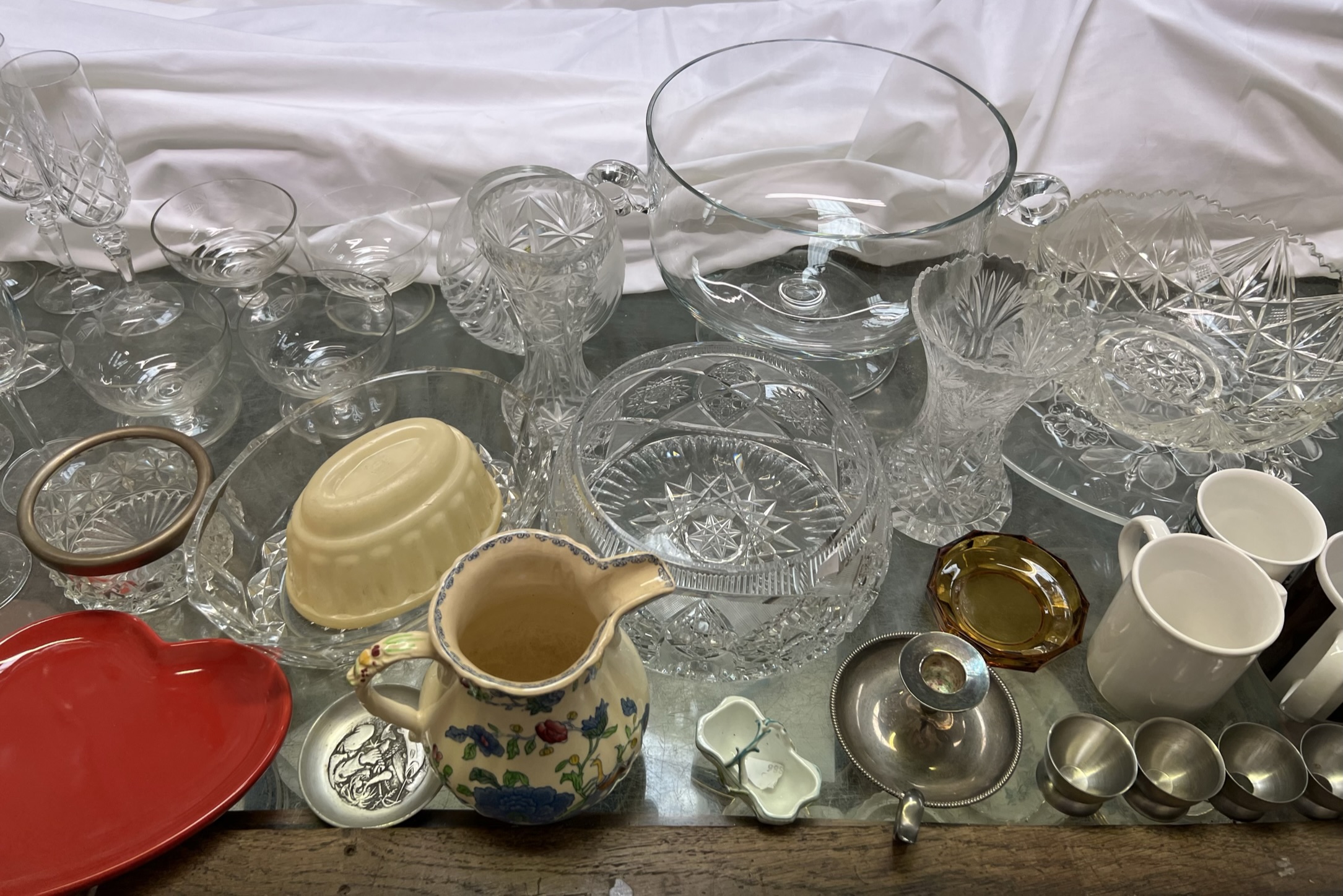 A large lot comprising a twin handled punch bowl, other glass bowls, drinking glasses, pottery mugs, - Image 3 of 5