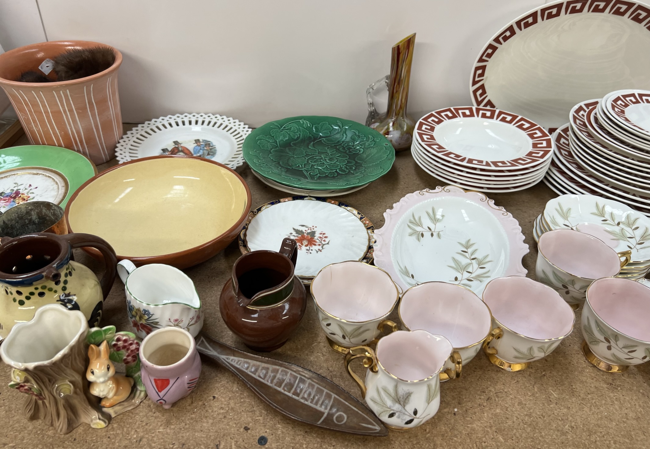 A Wedgwood Susie Cooper Design Red Keystone part dinner set together with a Royal Albert Braemar - Image 3 of 3