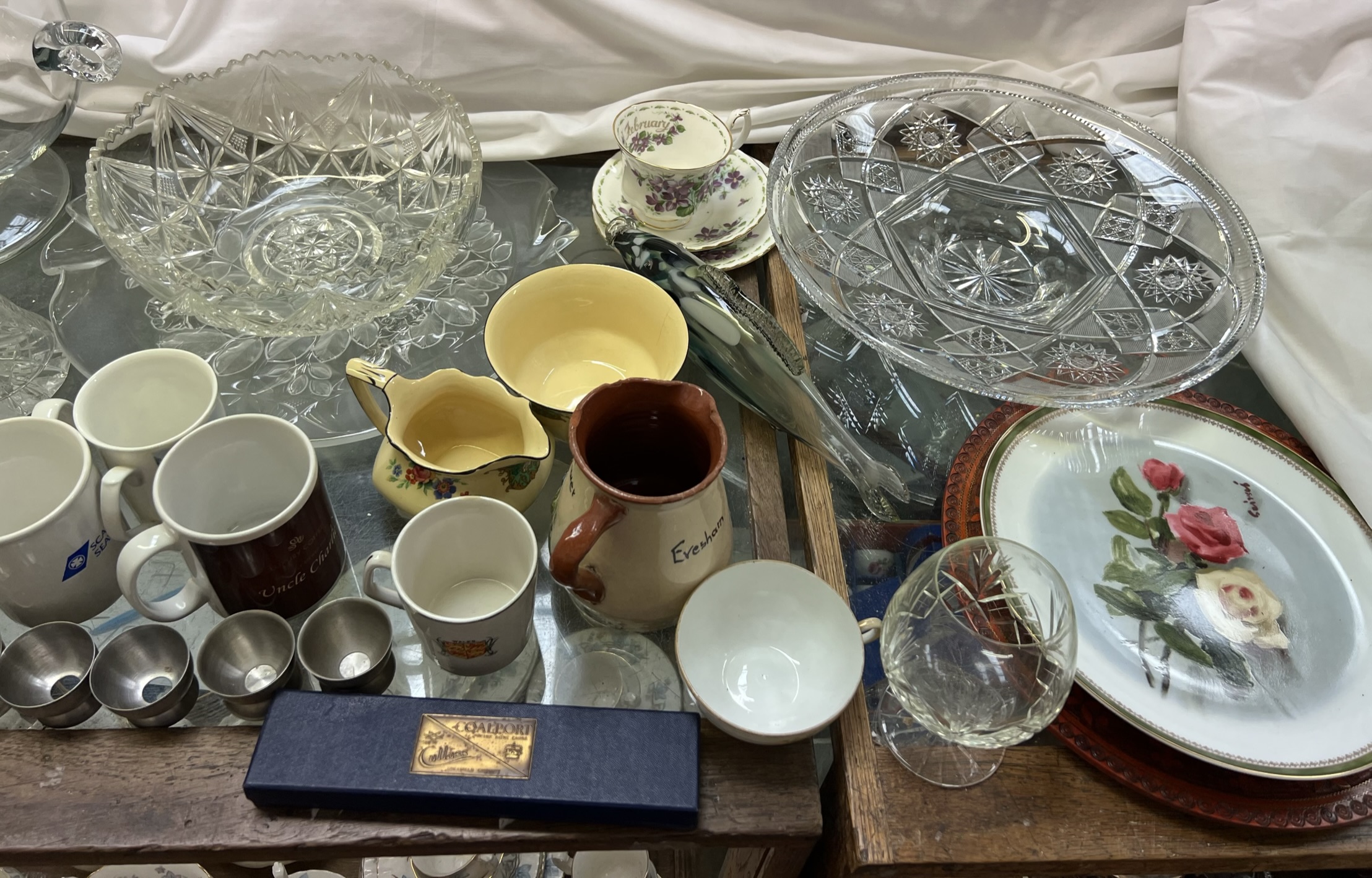 A large lot comprising a twin handled punch bowl, other glass bowls, drinking glasses, pottery mugs, - Image 2 of 5