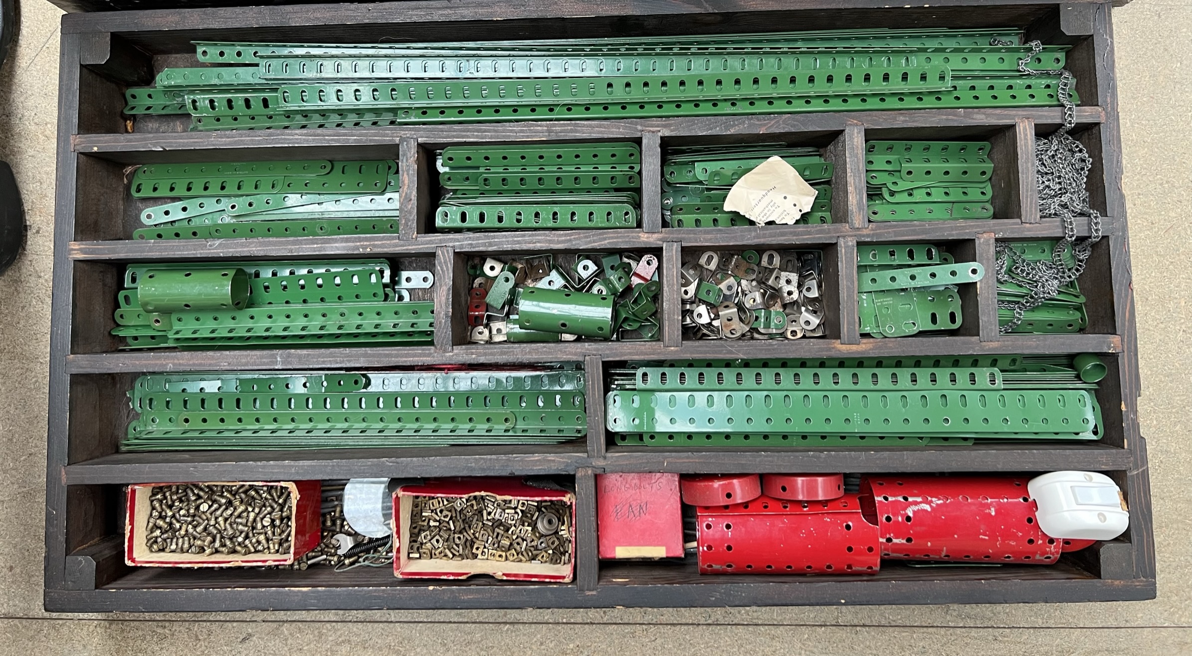 A Chest of Meccano divided into four trays together with assorted books / pamphlets - Image 5 of 5