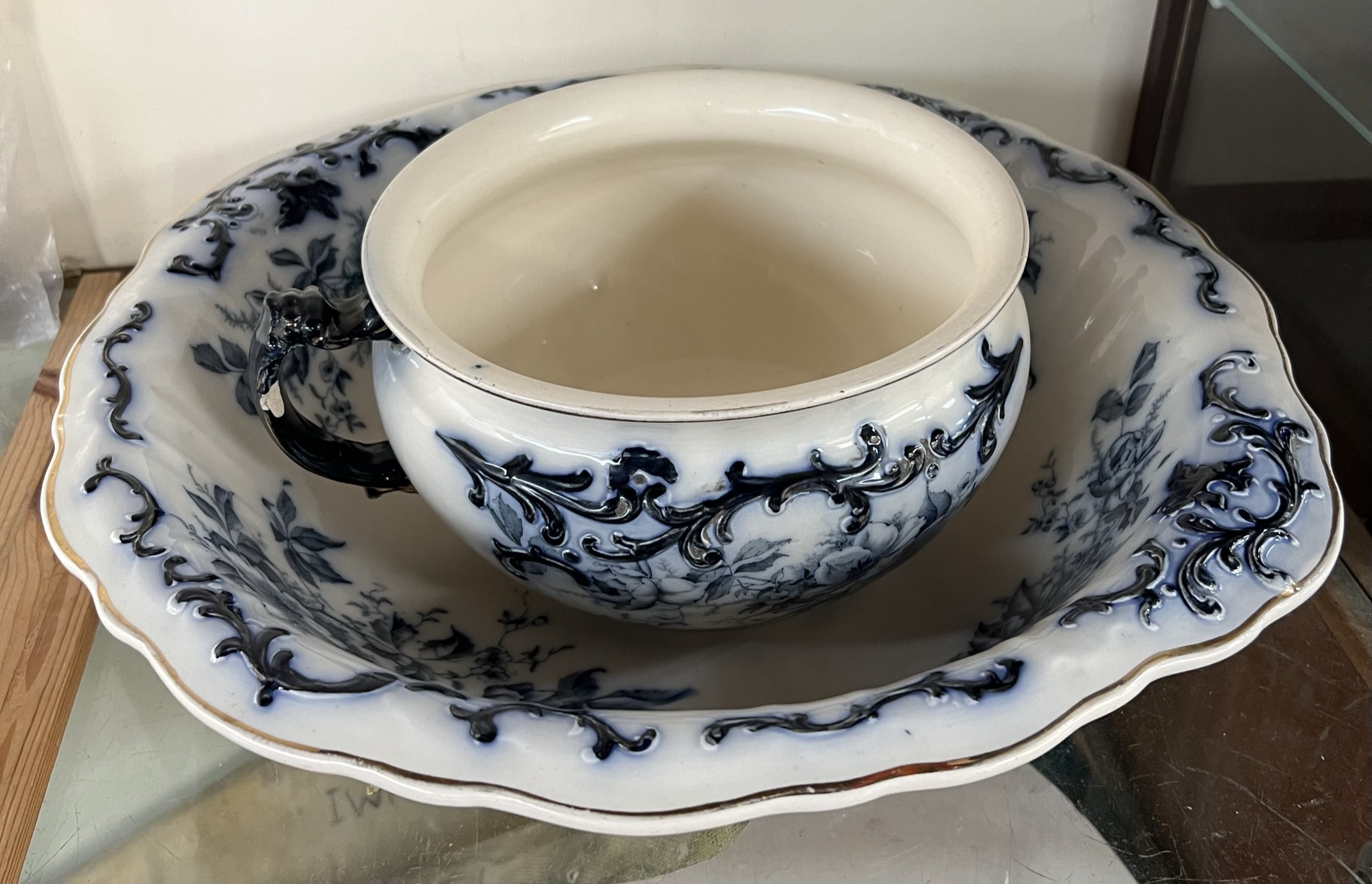 A blue and white chamber pot together with a matching basin
