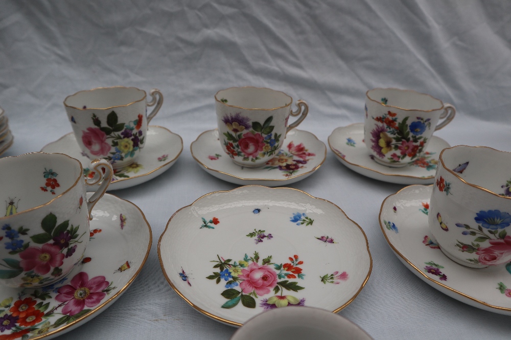 An Herend porcelain part tea service comprising a hot water pot, five tea cups, - Image 11 of 19