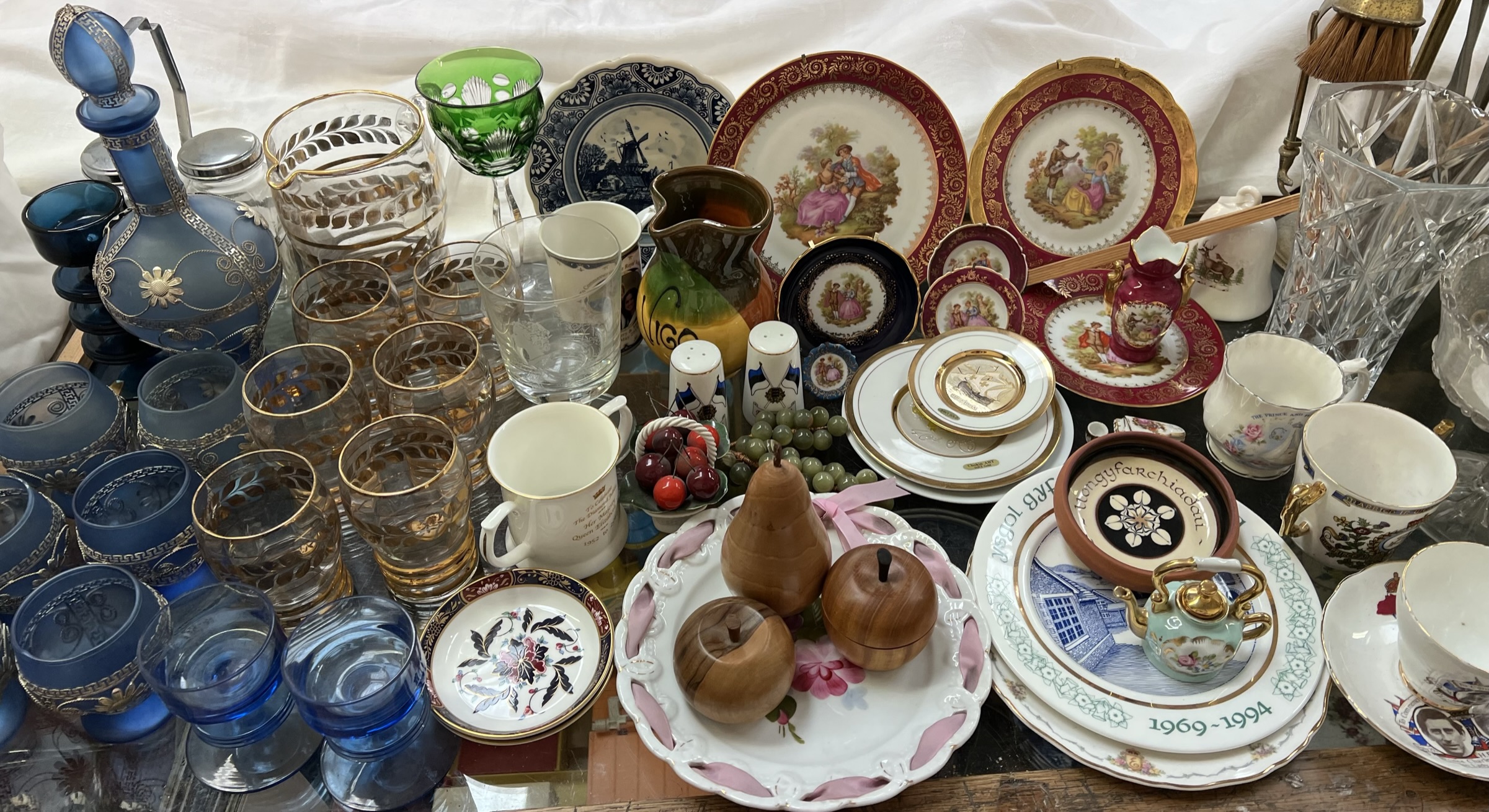 Assorted Limoges plates together with a lemonade jug and glasses, stoneware foot warmer, - Image 3 of 3