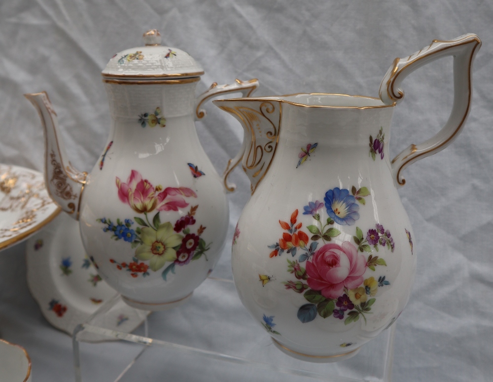 An Herend porcelain part tea service comprising a hot water pot, five tea cups, - Image 2 of 19