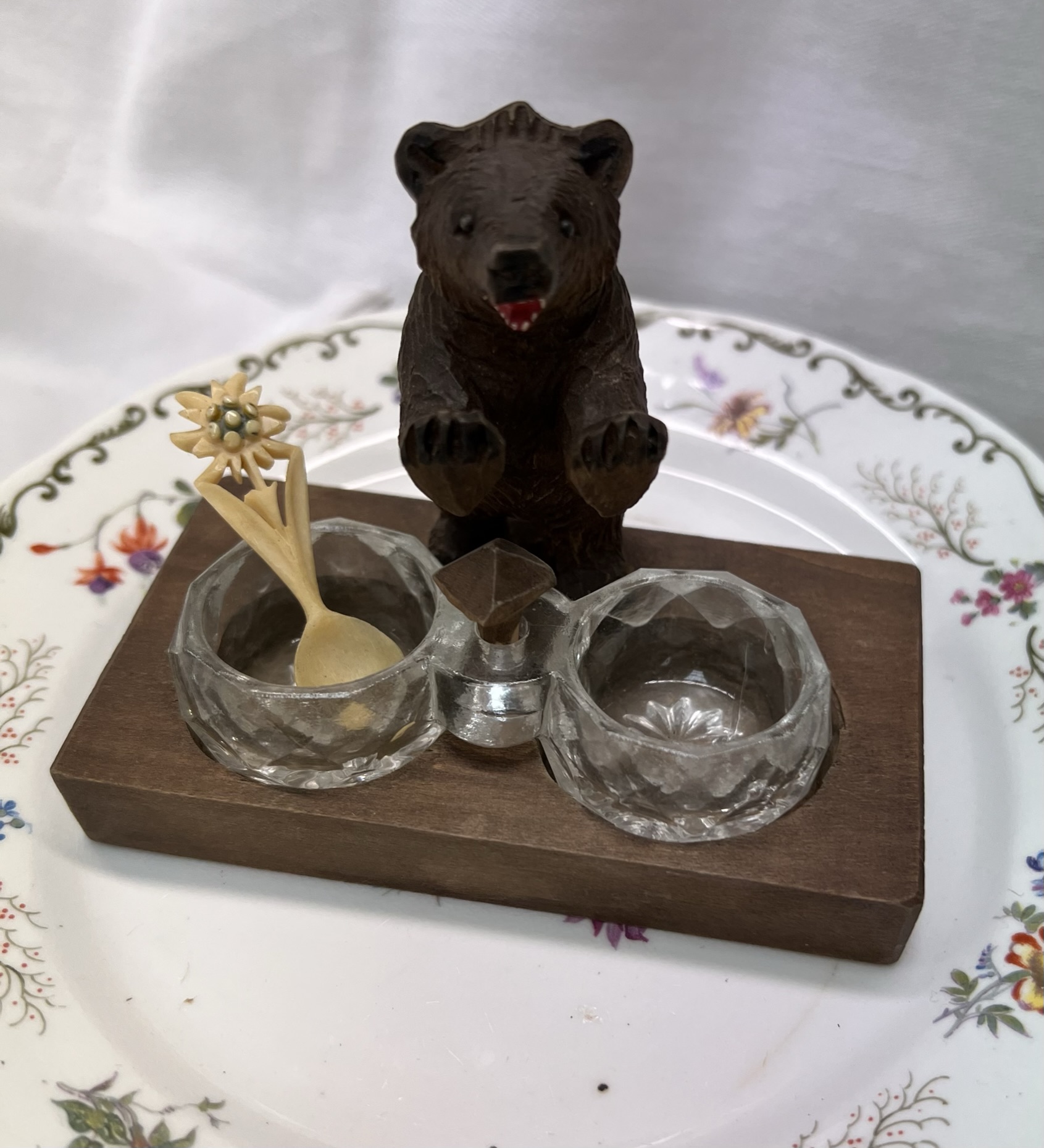 A Grosvenor China "Ye Olde English" pattern part tea set together with drinking glasses, - Image 2 of 2