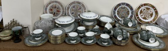 A Wedgwood Fieldfare pattern part tea and dinner service together with collectors plates,
