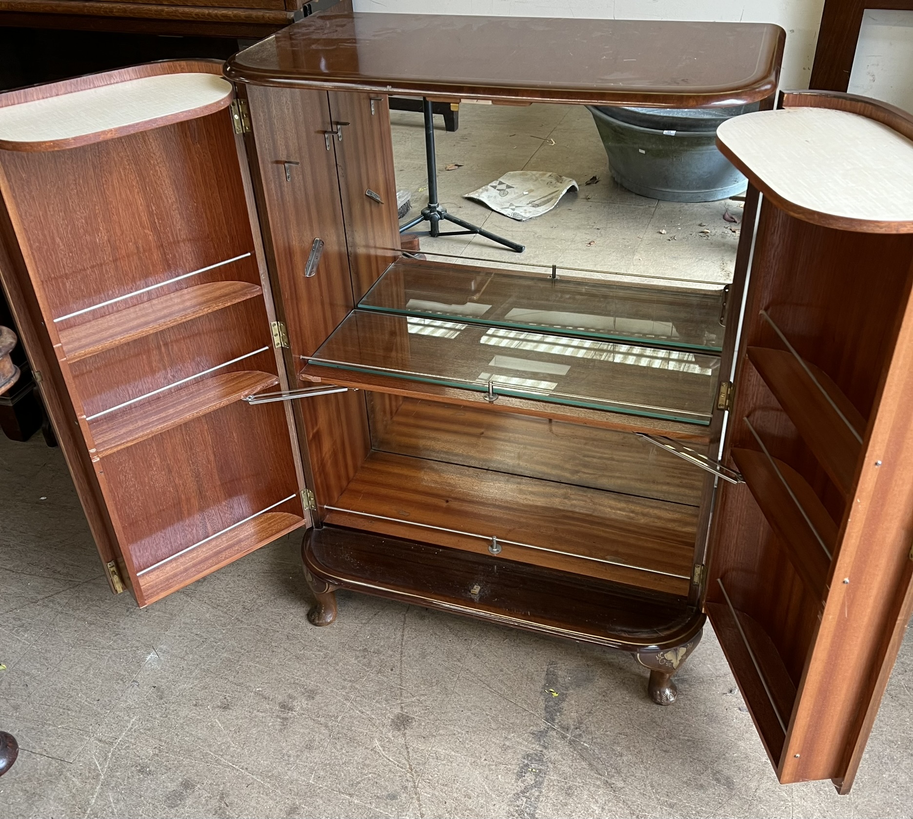 A Chinoiserie decorated drinks cabinet with hinged doors enclosing bottle compartments and shelves - Image 2 of 2