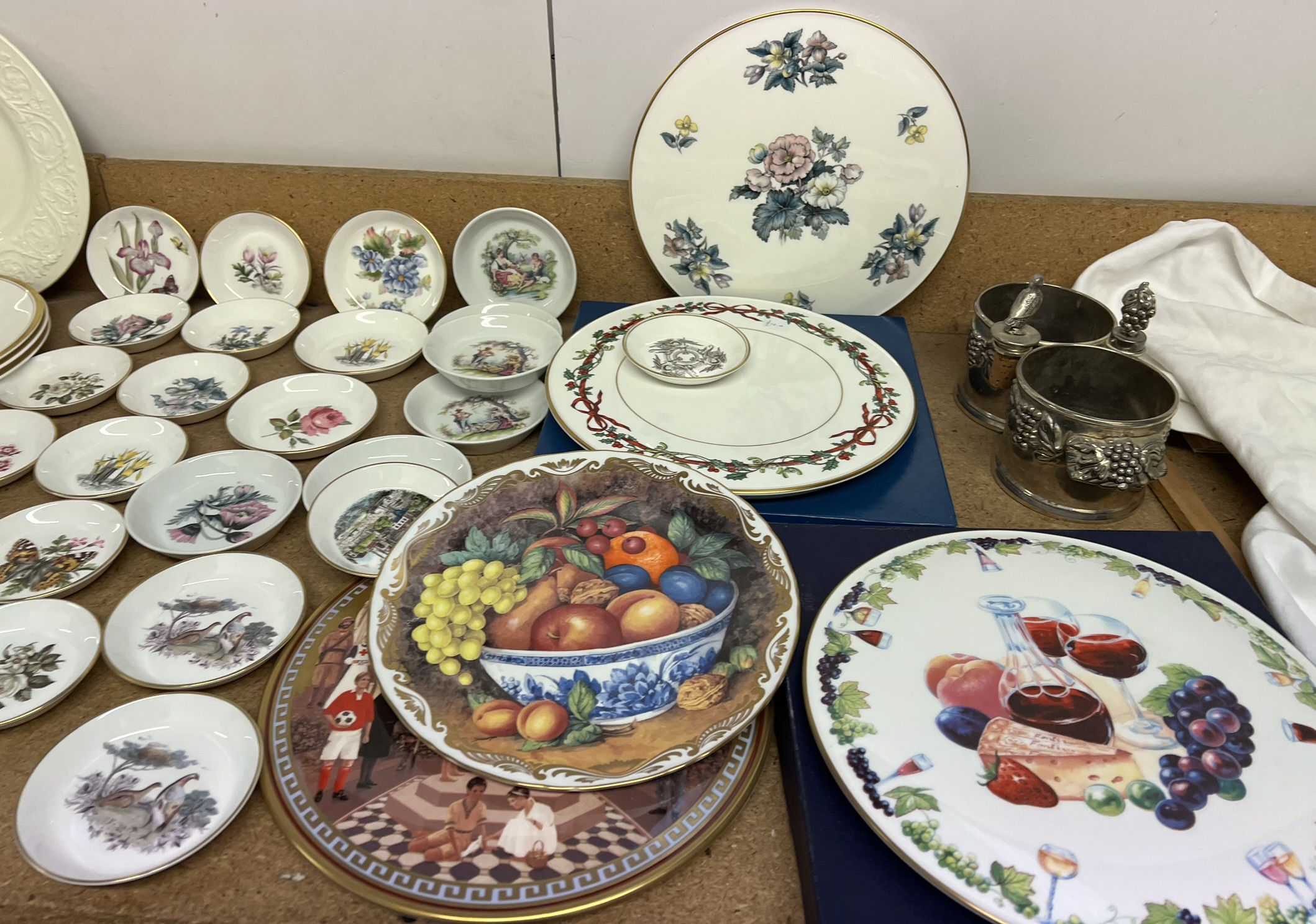 Cased electroplated cake forks and cased tea spoons together with Royal Worcester mugs, - Image 2 of 4