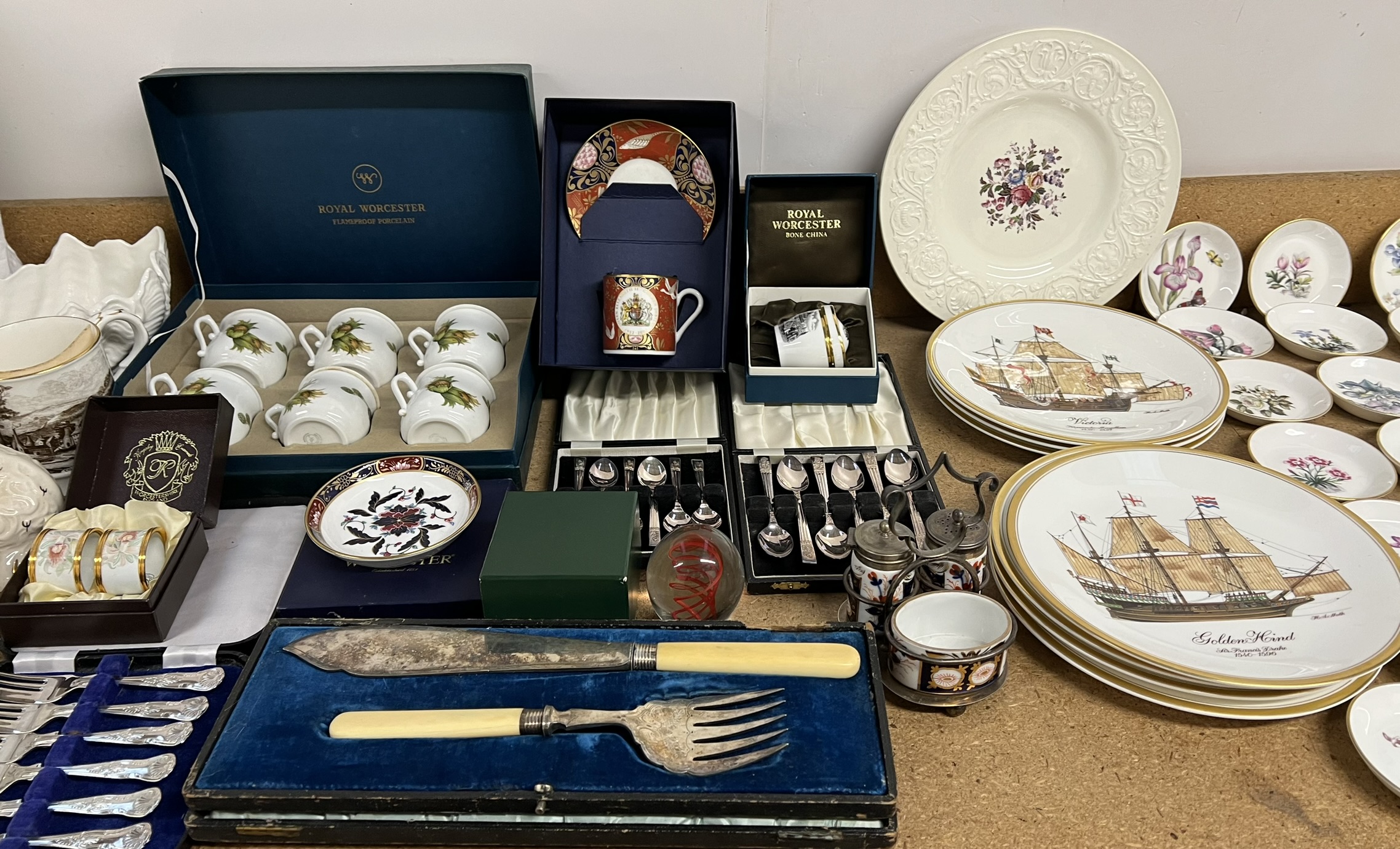 Cased electroplated cake forks and cased tea spoons together with Royal Worcester mugs, - Image 3 of 4