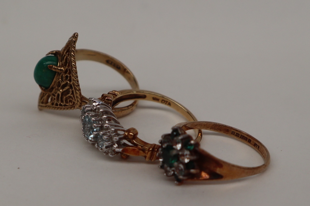 A 9ct gold ring set with a green cabochon stone, - Image 4 of 4