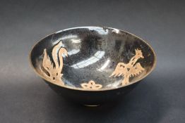 A Chinese porcelain footed bowl in the Chi-Chou style, decorated with phoenix,