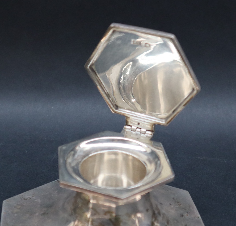 A George V silver inkwell of hexagonal form, Sheffield, 1925, - Image 2 of 2